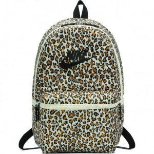 תיק יום ספורטיבי מבית  NIKE HERITAGE הכולל תא ללפטופ